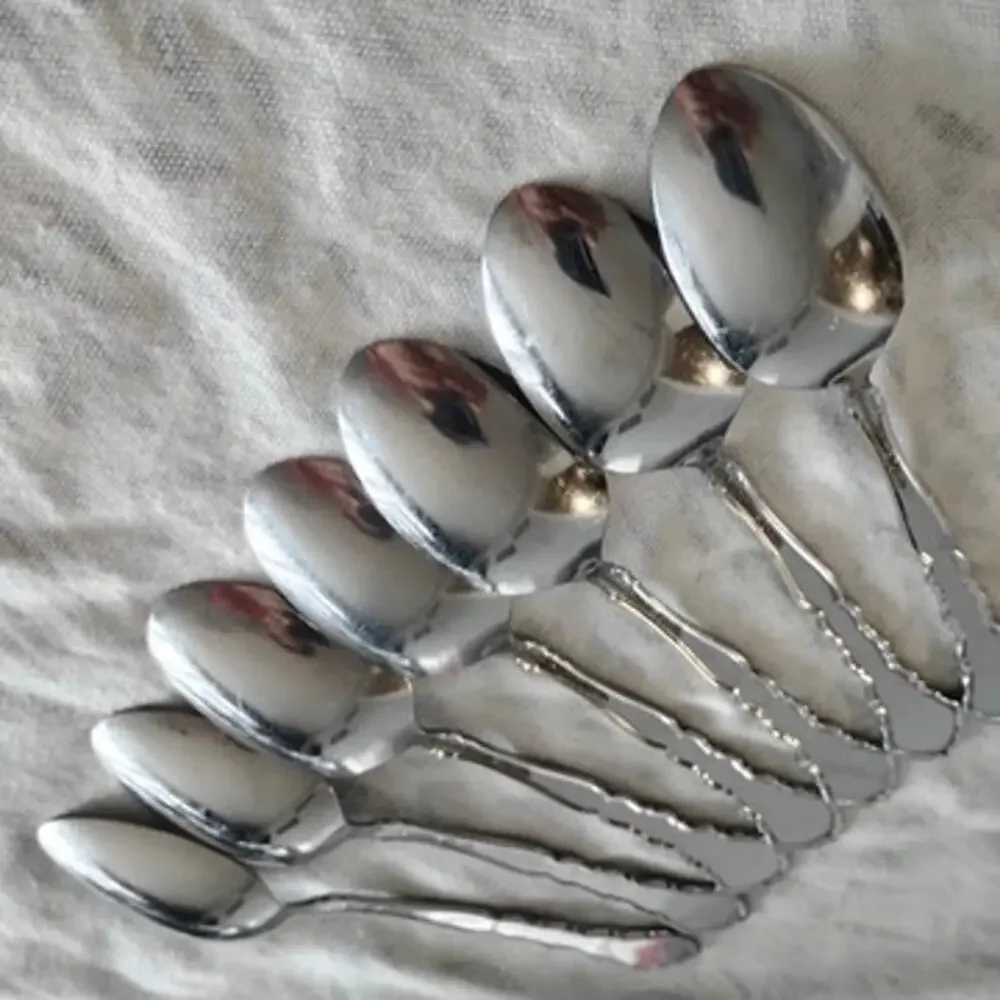 7 Oneida Community Satinique Teaspoons 6